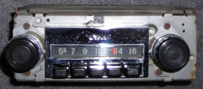 old style radio AM/FM  12 volt  shaft mount 